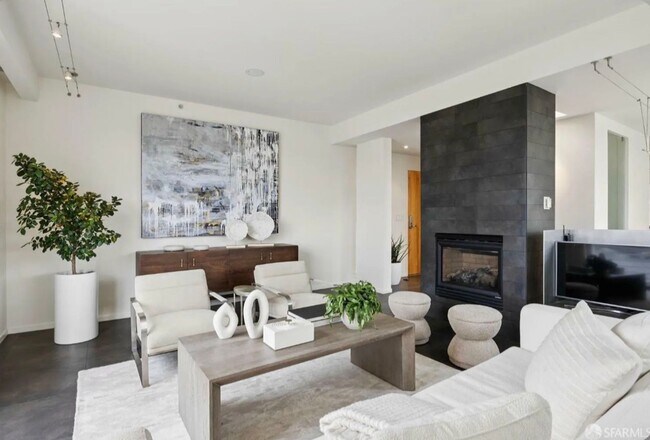 Building Photo - One-of-a-Kind Sophisticated Top-Floor Cond...