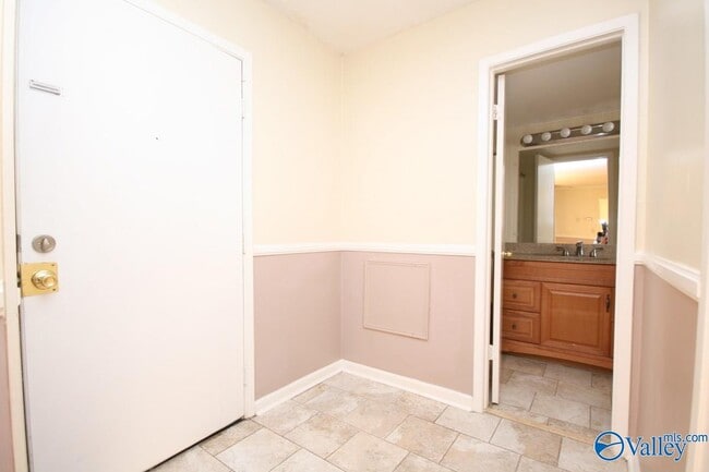 Building Photo - 6644 Willow Pointe Dr NW