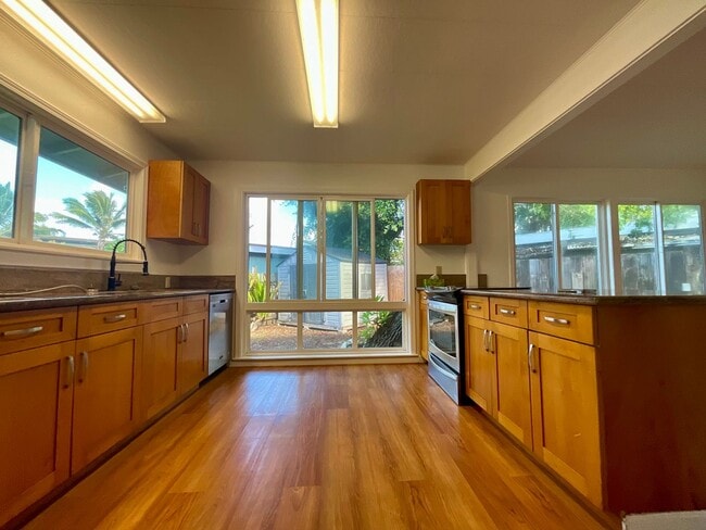 Building Photo - Beautiful, Bright & Airy Beach House--3Beds, 2Baths with Yard