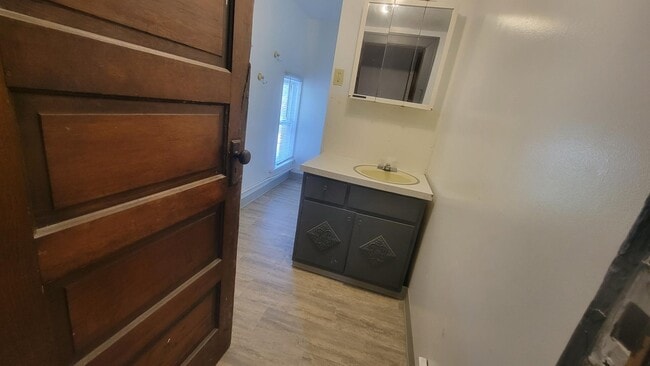 Building Photo - 20 N Willow St