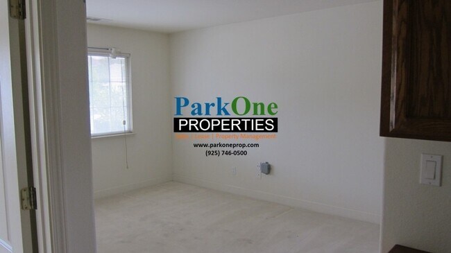 Building Photo - Large Danville Home with Pool