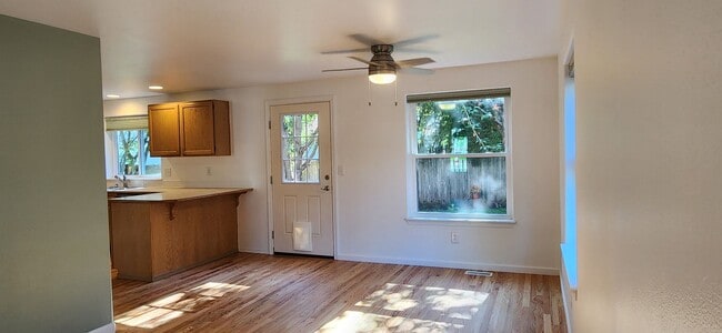 Building Photo - 3 bed 2.5 bath Single Family Home, Monroe ...