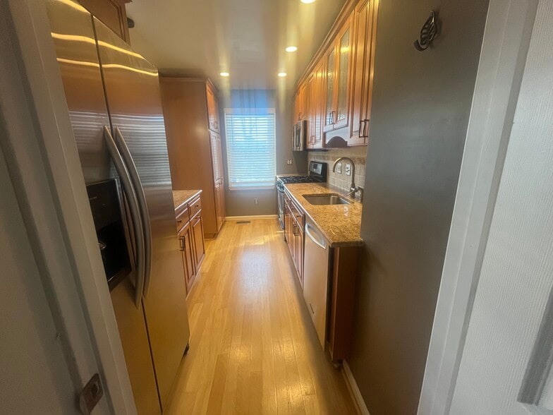 Building Photo - 19 Burnsway Ct