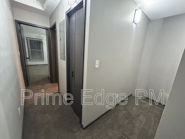 Building Photo - 1841 Ridgehaven Ct