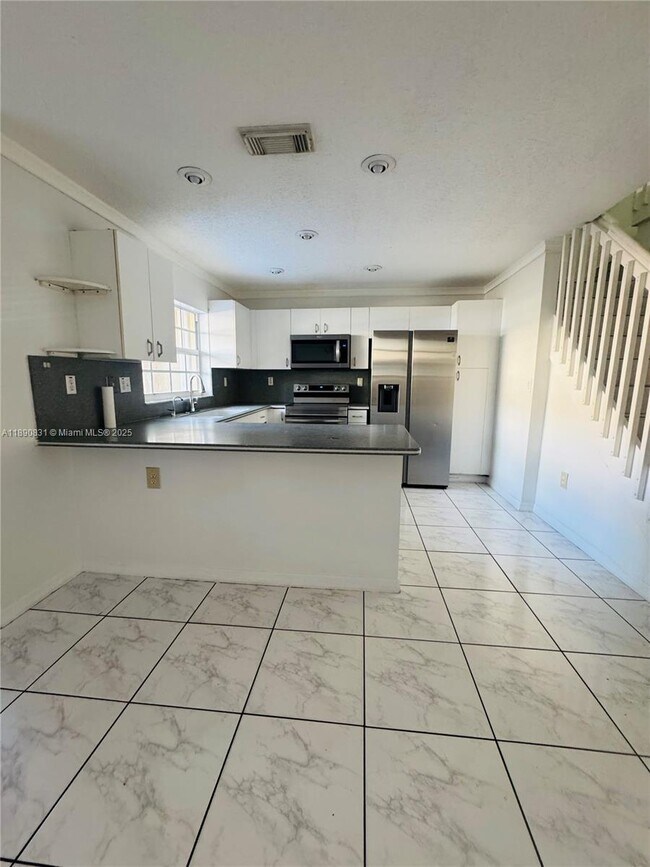Building Photo - 6880 SW 158th Ct