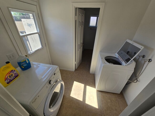 Building Photo - Beautiful 3 Bedroom Home with Pool