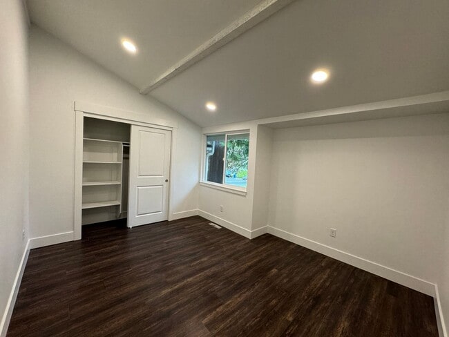 Building Photo - 10054 SW 35th Ave