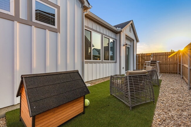 Building Photo - Lago Street, Justin, TX 76247 - 2 BR 2 BA house