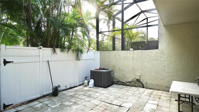 Building Photo - 741 E Coco Plum Cir