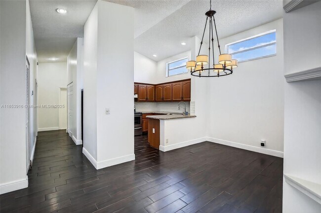 Building Photo - 581 Lakeside Cir