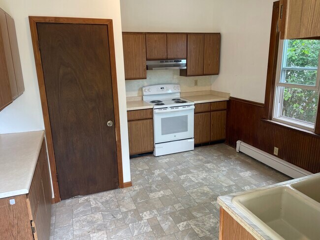 Building Photo - 1638 Saemann Ave