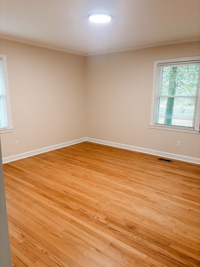 Building Photo - 609 E Chelly St