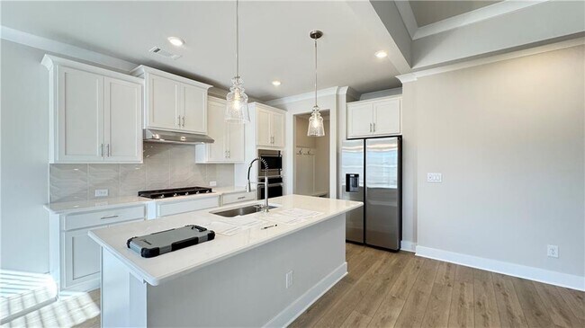 Building Photo - 5401 Bancroft Ln