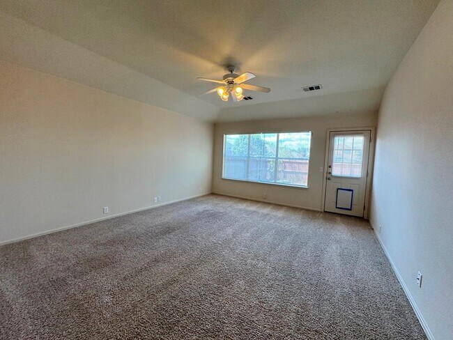 Building Photo - 172 Spruce Dr