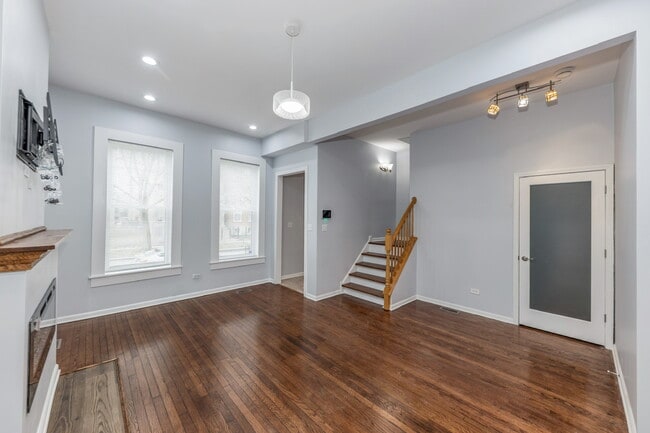 Building Photo - 6543 S Drexel Ave