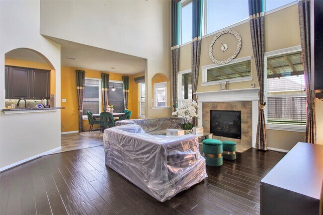 Building Photo - 1242 S Maple Dr