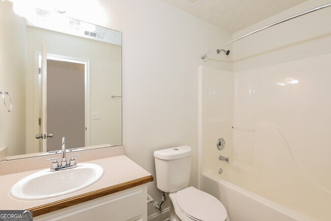 Building Photo - 208 Pebble Creek Dr