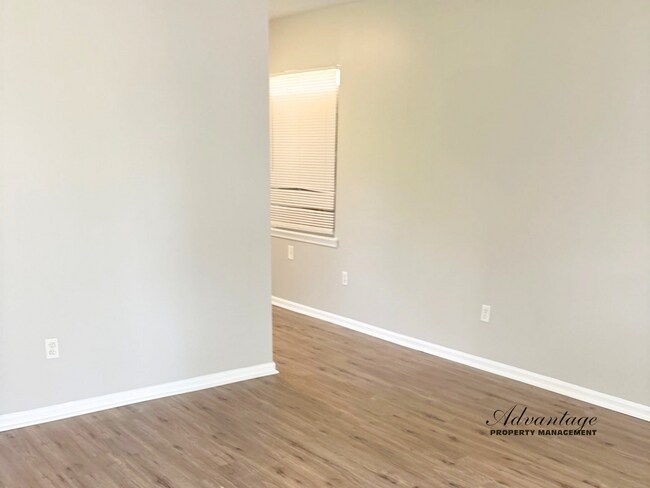 Building Photo - Very Nice Newly Renovated Home in Westwood