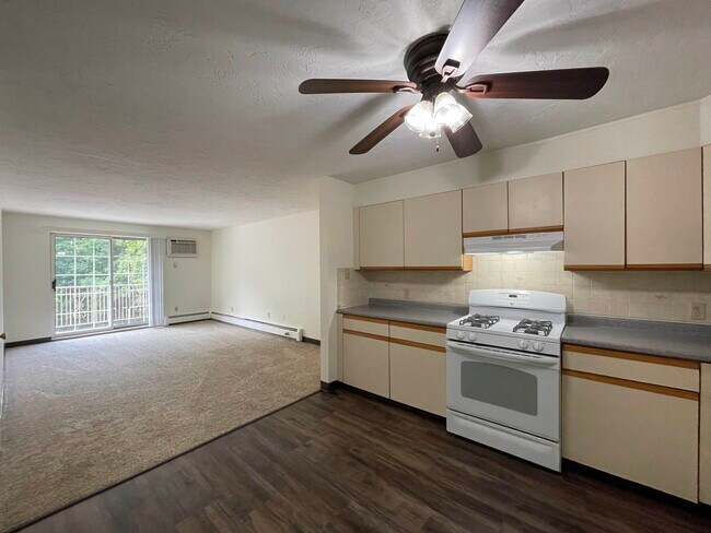 Building Photo - 385 Huse Rd