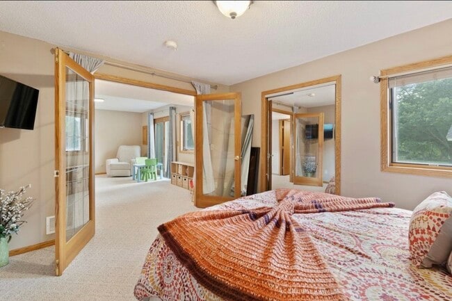 Building Photo - 1389 Camelback Dr