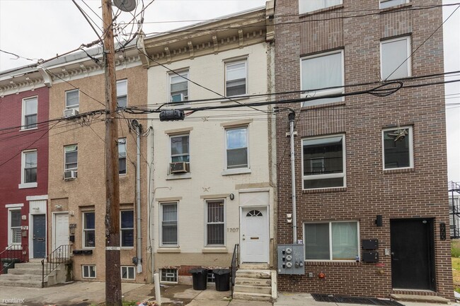 Building Photo - 1 br, 1 bath Triplex - 1707 N Gratz ST Uni...