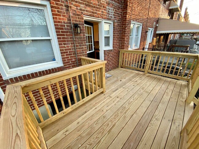 Building Photo - Charming 3 Bedroom/1.5 Bathroom Townhome in Dundalk, MD!