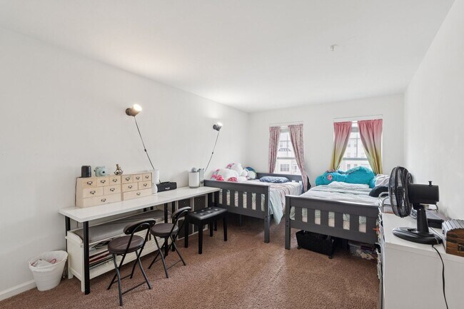 Building Photo - 42227 Canary Grass Sq