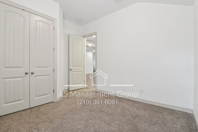 Building Photo - 1041 Water Oak