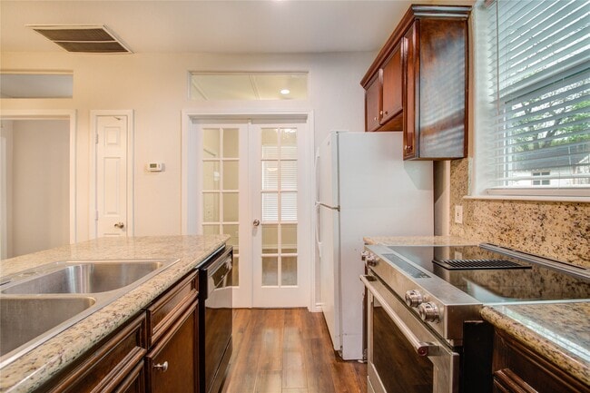 Building Photo - 2119 Kane St