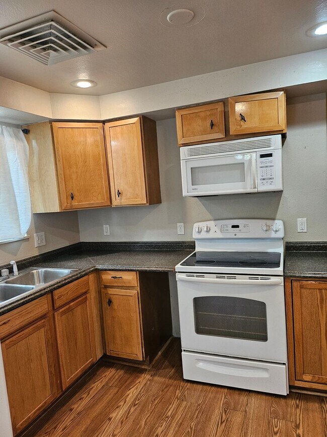 Building Photo - ALL PROSPECTIVE TENANTS MUST SUBMIT A $58 NON-REFUNDABLE APPLICATION FEE PER APPLICANT ONLINE AND...
