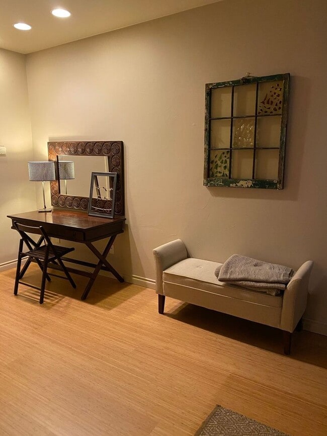 Building Photo - Fully furnished rental in downtown Anchorage