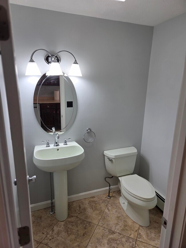 Building Photo - 16 River Rd