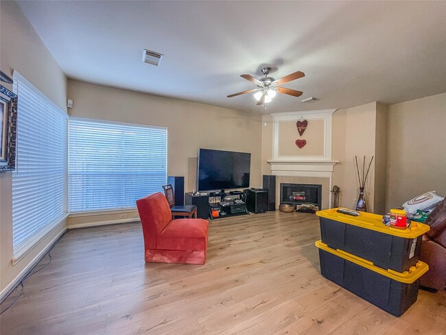 Building Photo - 3418 Shadowfern Dr