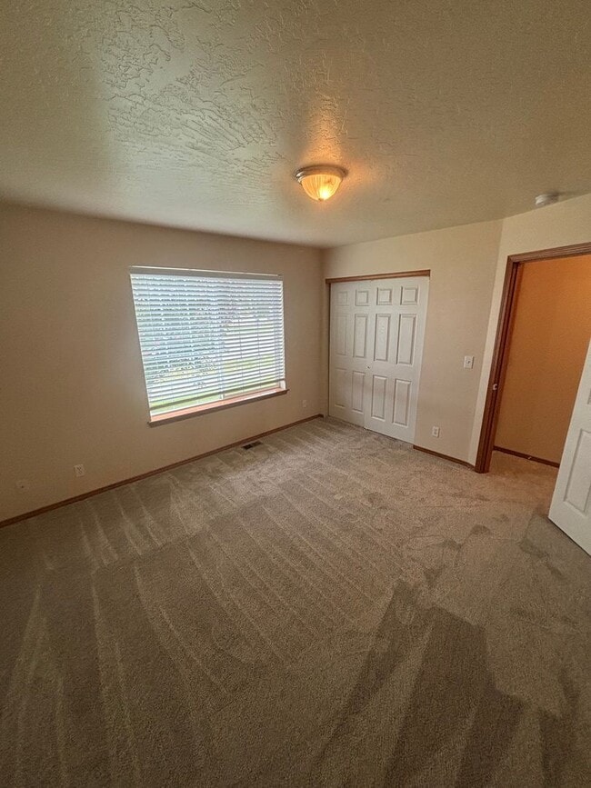 Building Photo - BEAUTIFUL HOME IN THE LANDINGS (APP#59)