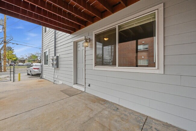 Building Photo - $1,495.95 2-bed, 1-bath, located in Denver with a washer and dryer.