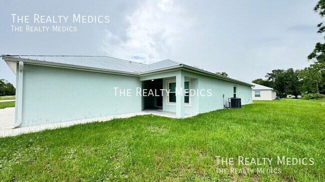 Building Photo - 4167 Hammock Rd