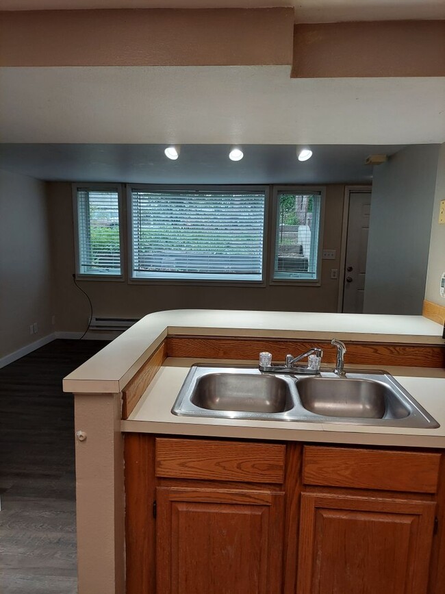 Building Photo - r815 Ave C