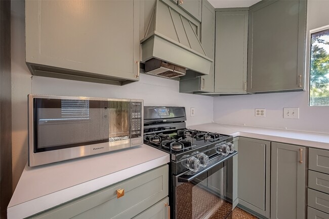 Building Photo - 810 Richvale Ln