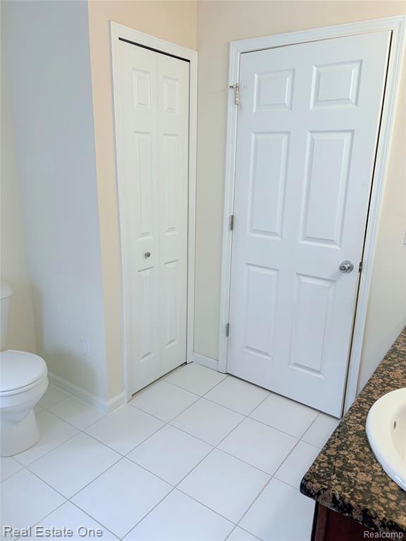 Building Photo - 6178 Elarz Dr