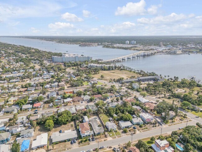 Building Photo - Renovated Spanish-Style 2/1 Beach Bungalow Just Steps to the Ocean!