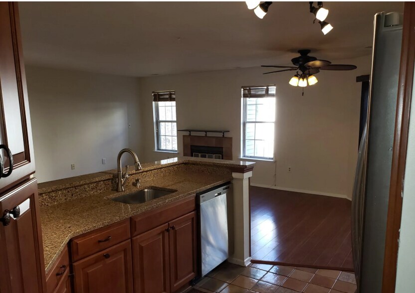 Building Photo - 3252 Cypress Ct