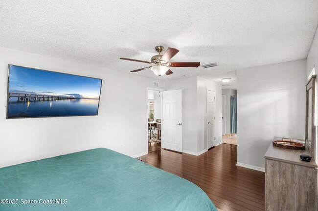 Building Photo - 413 Grenadier Ave NW