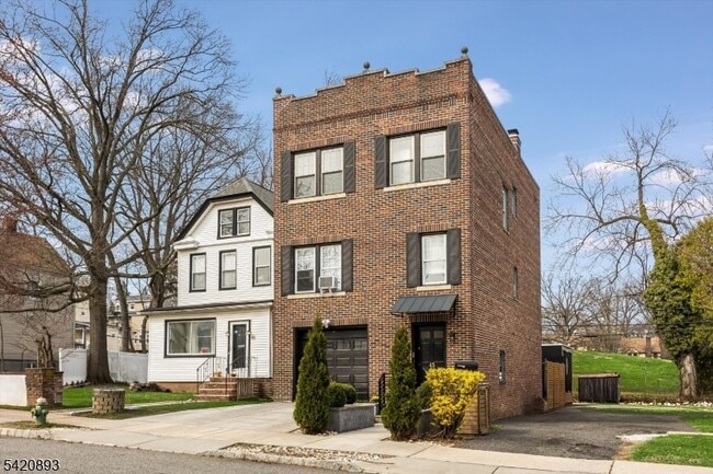 Building Photo - 43 Pleasant Way