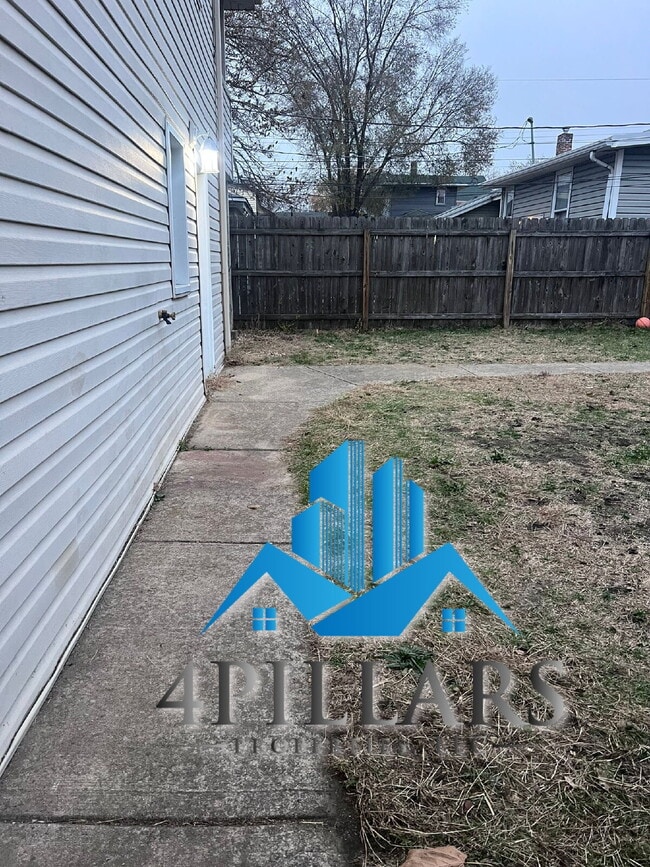 Building Photo - 403 Kenwood St