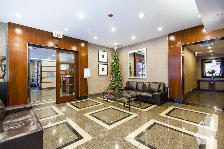 Building Photo - 30 E Huron St