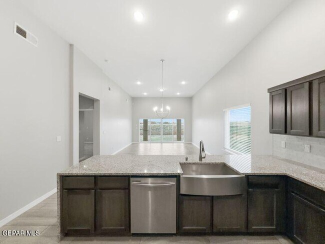 Building Photo - 11365 Hidalgo Dr