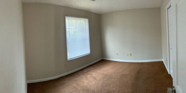 Building Photo - 100 4th Ave