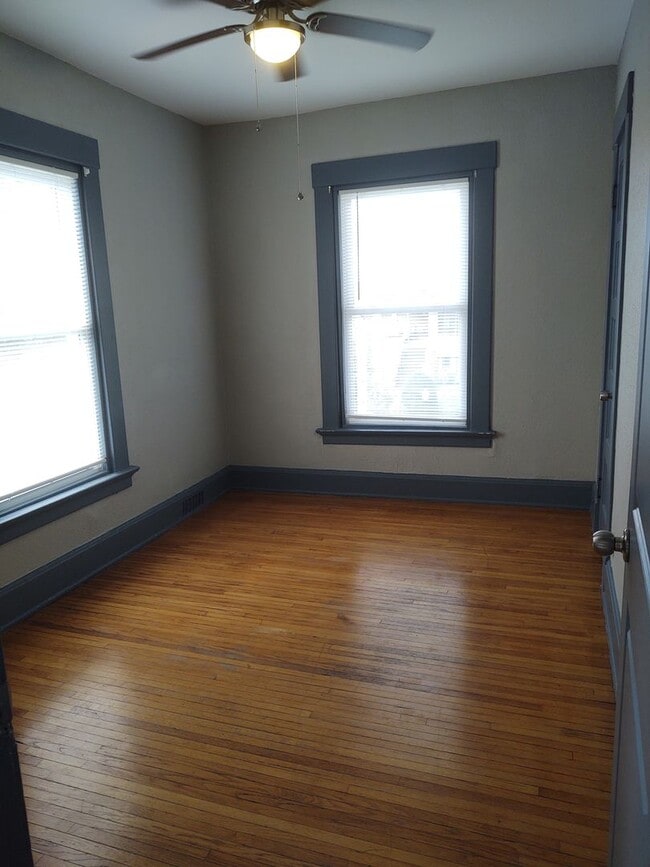 Building Photo - 611 N Perry St