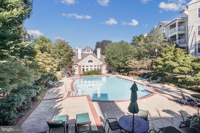 Building Photo - 12905 Alton Square