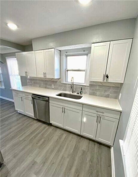 Plenty of Cabinets - 4172 Lambert Rd